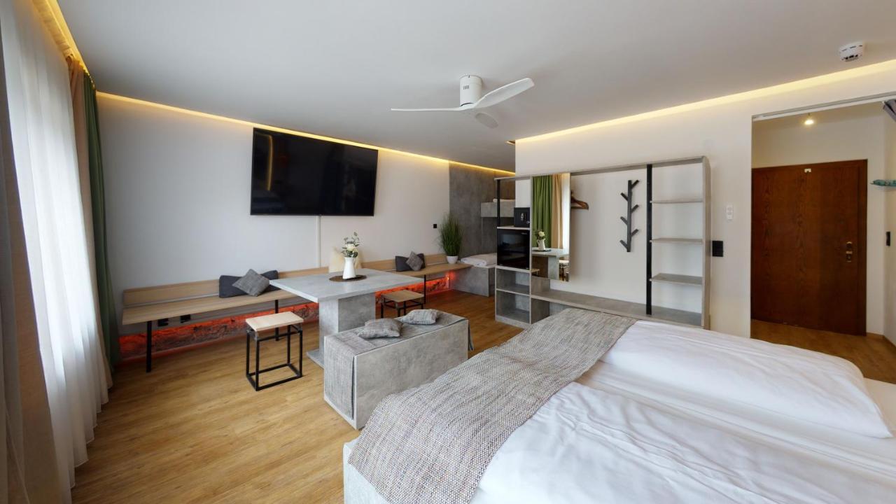 Hotel Adler Голинг ан дер Залцах Екстериор снимка