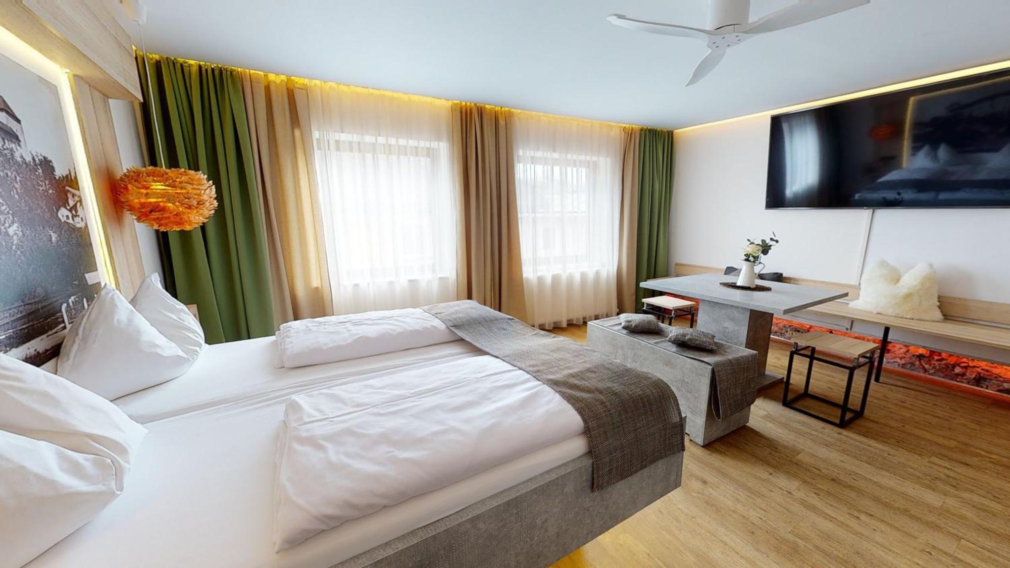 Hotel Adler Голинг ан дер Залцах Екстериор снимка