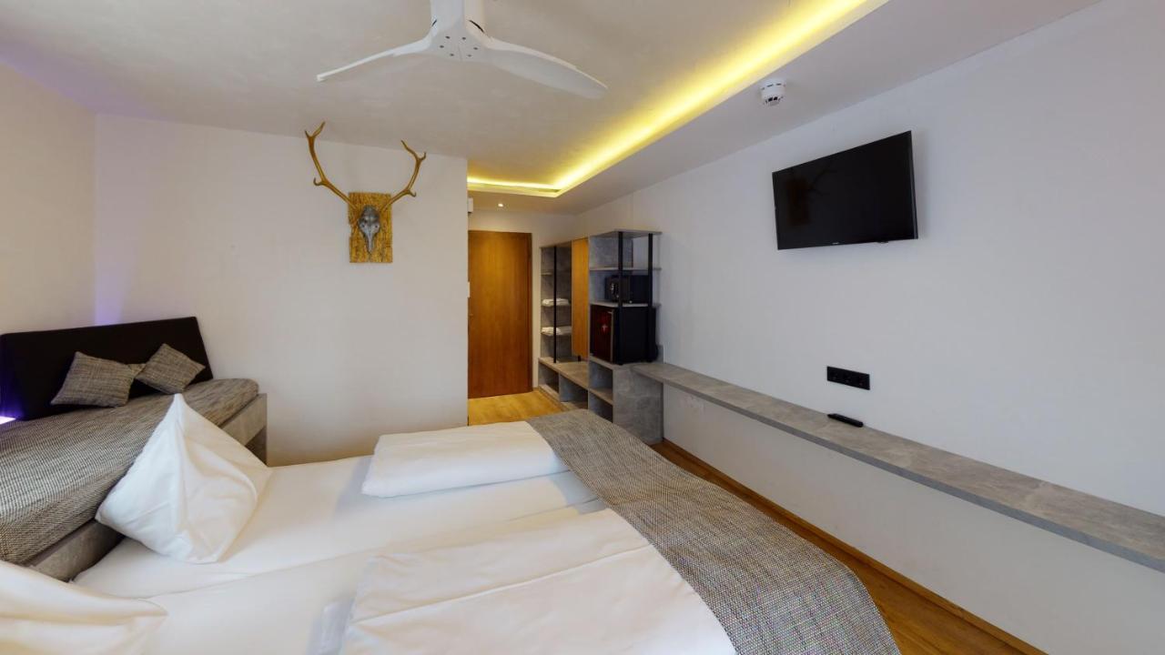 Hotel Adler Голинг ан дер Залцах Екстериор снимка