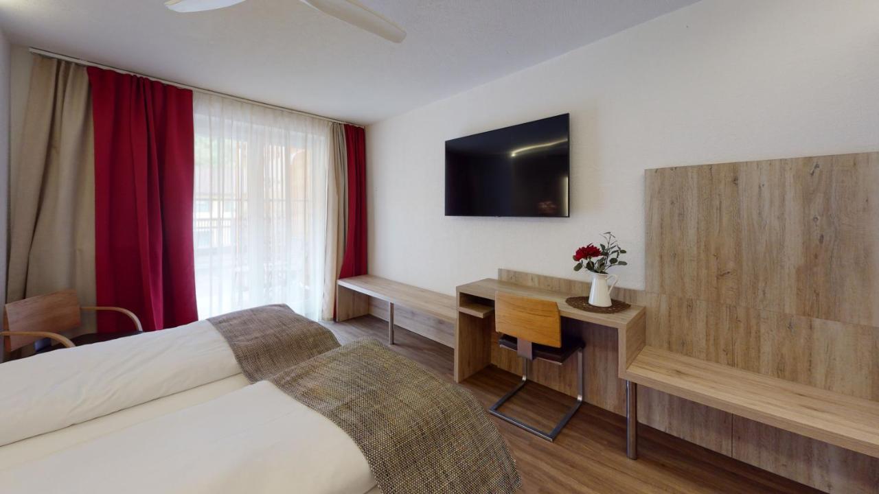 Hotel Adler Голинг ан дер Залцах Екстериор снимка