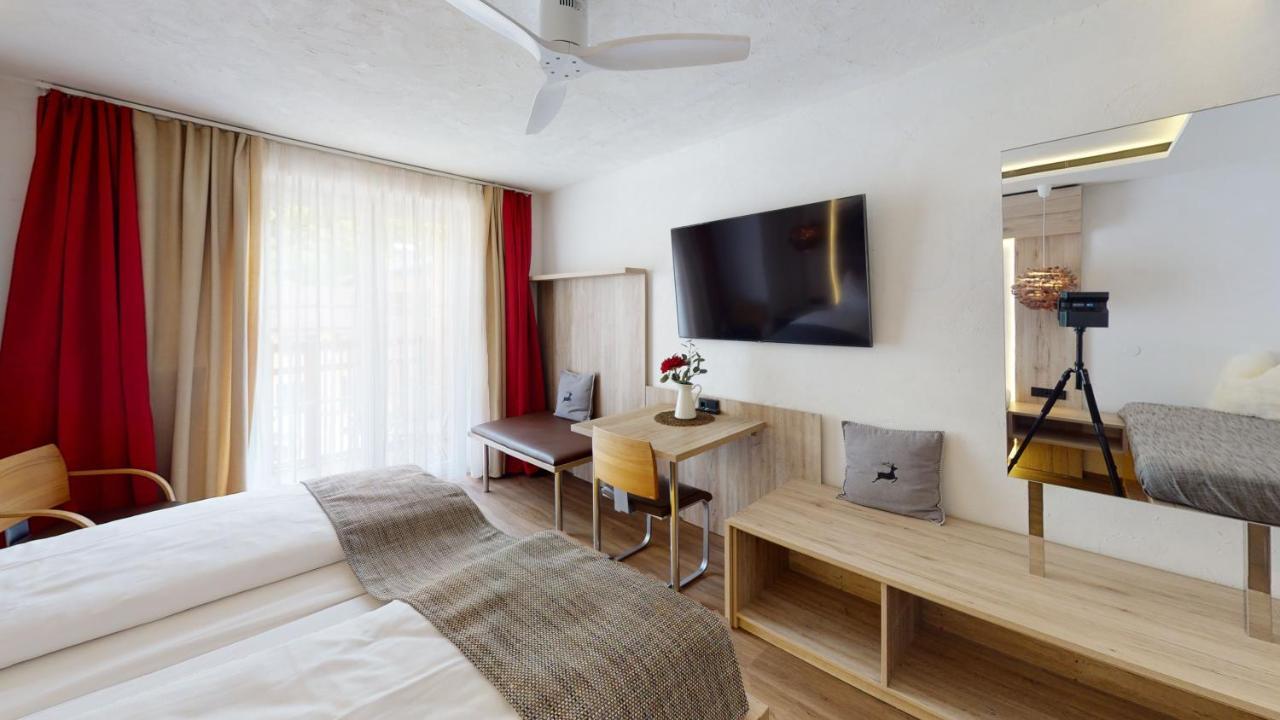 Hotel Adler Голинг ан дер Залцах Екстериор снимка