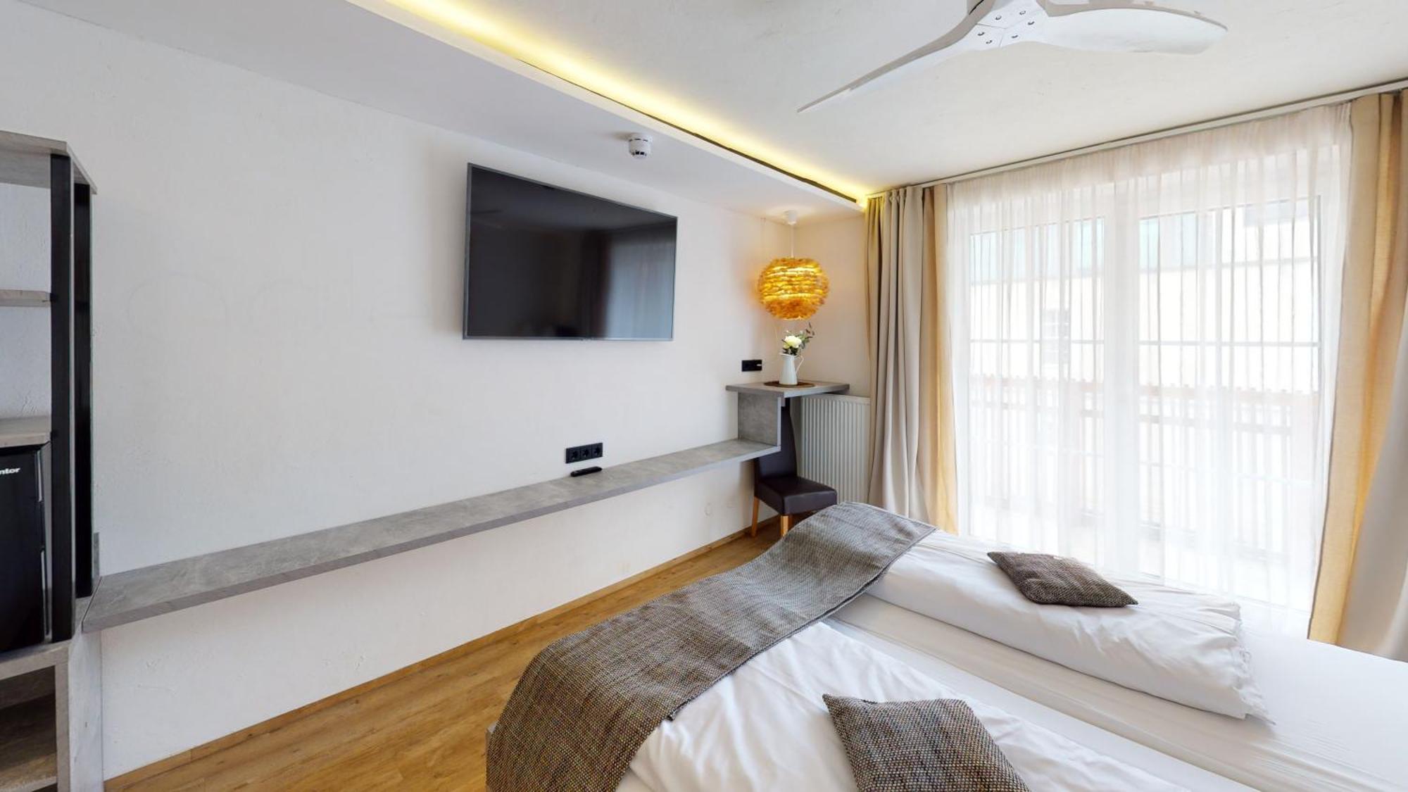 Hotel Adler Голинг ан дер Залцах Екстериор снимка